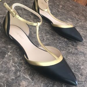 Nine West T-Strap Gold And Black Sandals